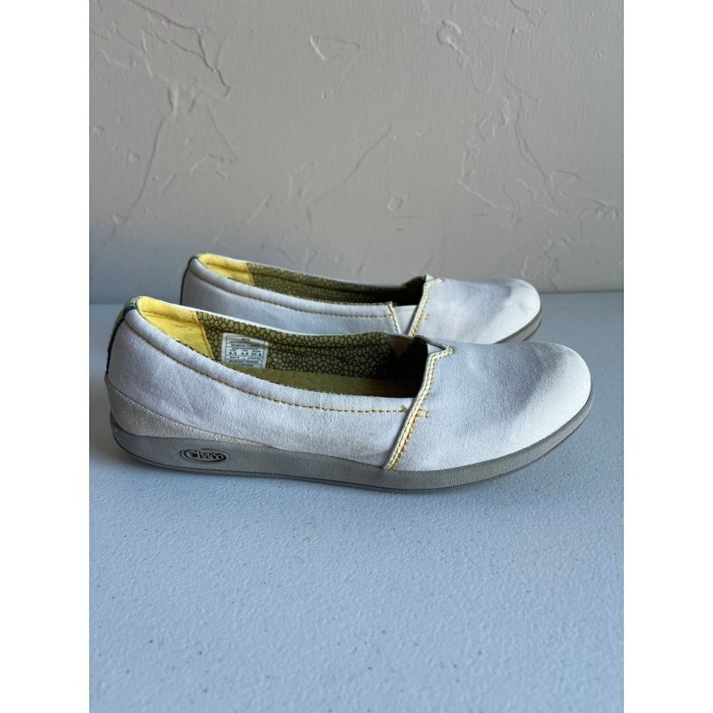 Chaco White Canvas Flats Slip On Size 6.5 Round Toe Loafer Shoes Casual Comfort